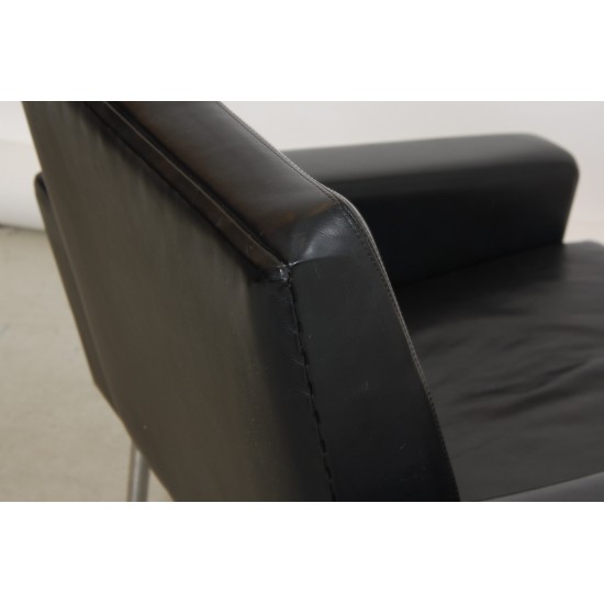 Hans Wegner GE-34 Lounge chair in patinated black leather