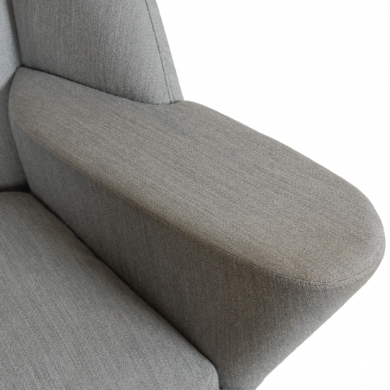 Hans Wegner Oculus chair in grey fabric