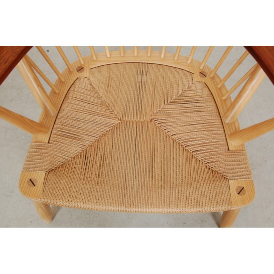 Hans Wegner Peacock chair of teak and ash