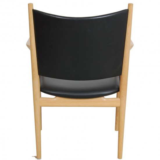 Hans Wegner PP-513 armchair of oak and black leather