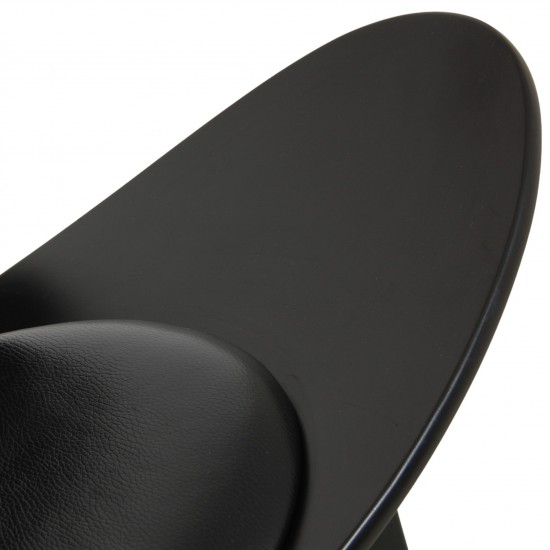 Hans Wegner black Shell chair in black leather
