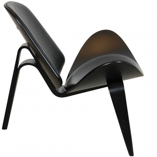 Hans Wegner black Shell chair in black leather