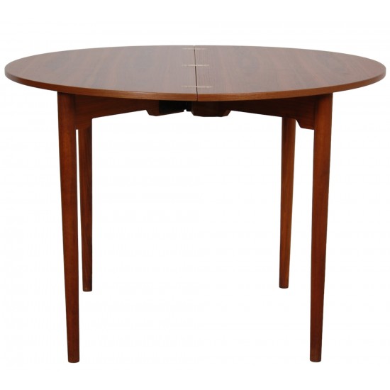 Hans Wegner game table of walnut