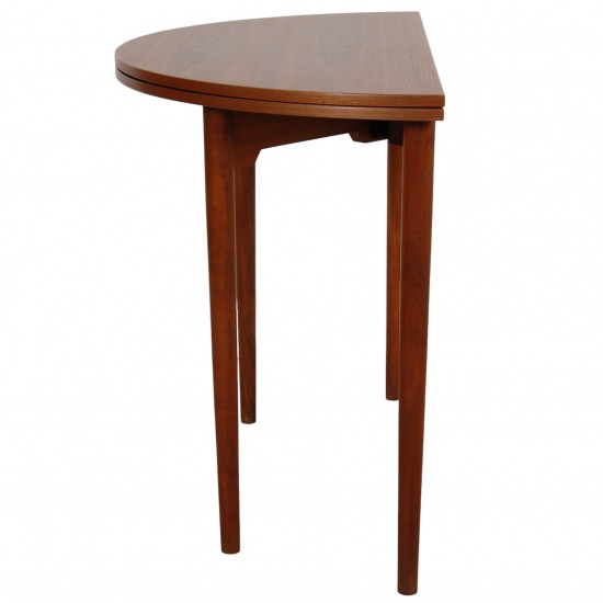 Hans Wegner game table of walnut