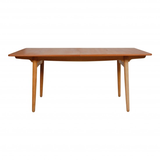 Hans Wegner Dining table of teak and oak