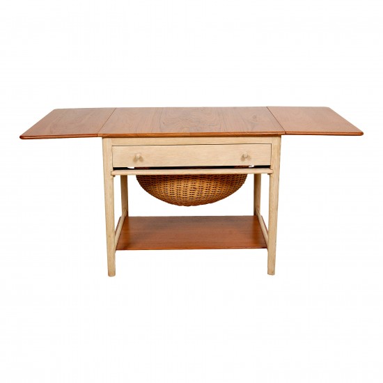 Hans Wegner AT-33 sewing table in oak and teak