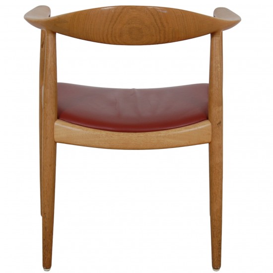 Hans Wegner The Chair in cherry wood and red leather