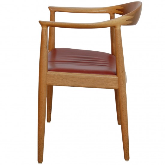 Hans Wegner The Chair in cherry wood and red leather