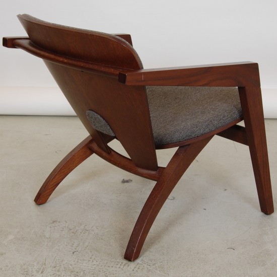 Hans Wegner Butterfly chair in smoked oak and grey Hallingdal fabric