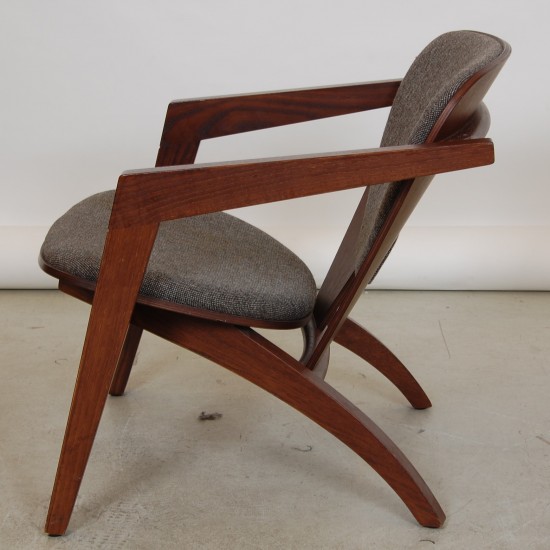 Hans Wegner Butterfly chair in smoked oak and grey Hallingdal fabric