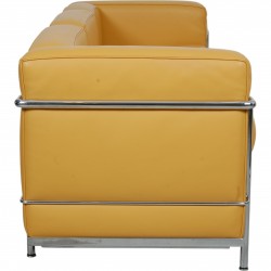 Le Corbusier LC2 3-personers sofa i karrygult læder