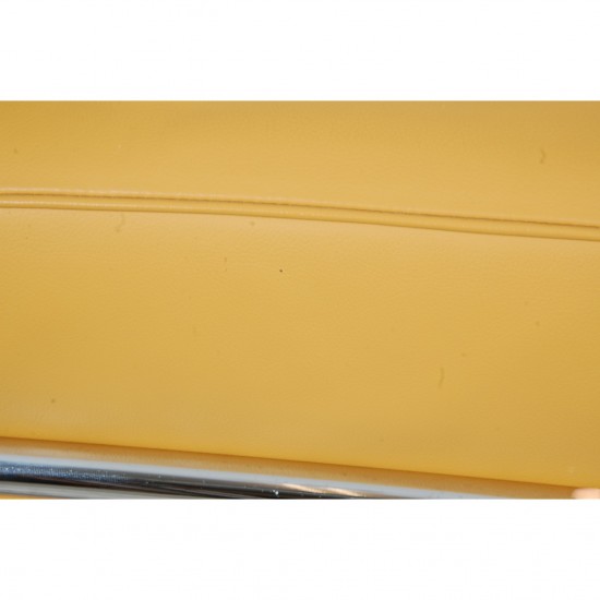 Le Corbusier LC2 3-personers sofa i karrygult læder