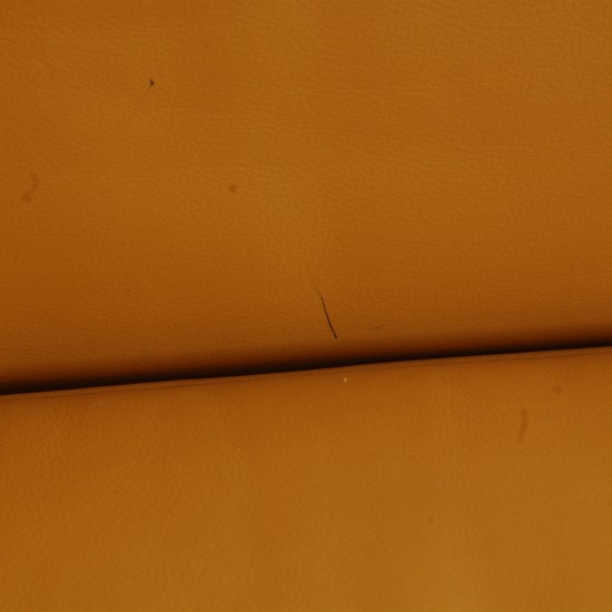 Le Corbusier LC2 3-personers sofa i karrygult læder