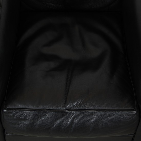 Le Corbusier LC-2 lounge chair in black Pelle leather