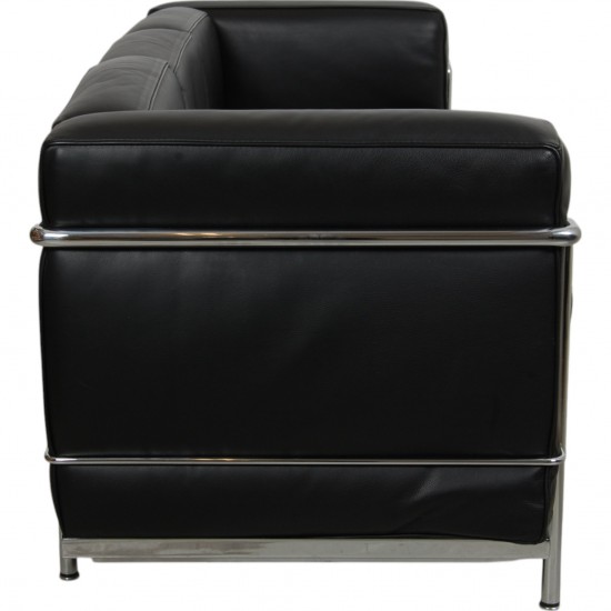 Le Corbusier LC2 3.seater sofa in black leather