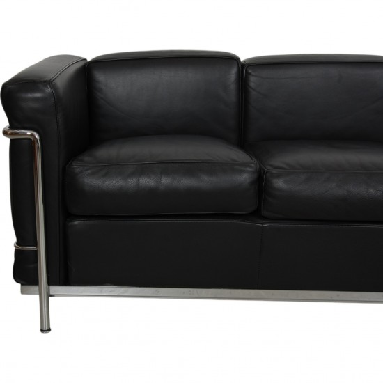Le Corbusier LC2 3.seater sofa in black leather