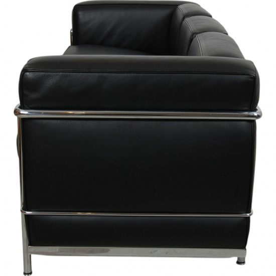 Le Corbusier LC2 3.seater sofa in black leather