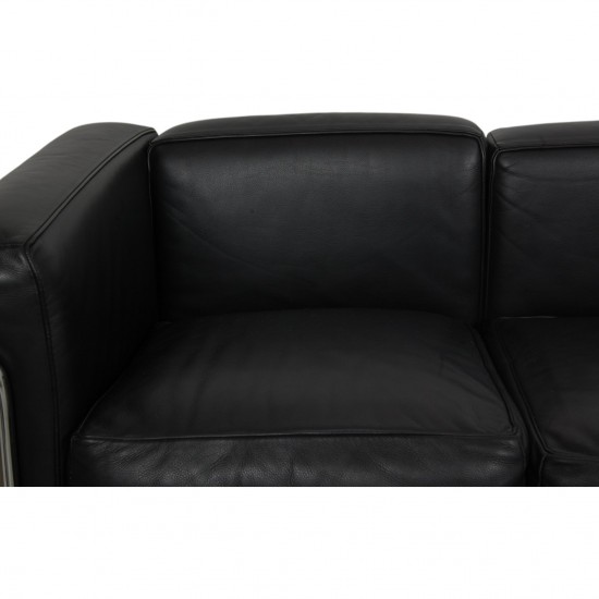 Le Corbusier LC2 3.seater sofa in black leather