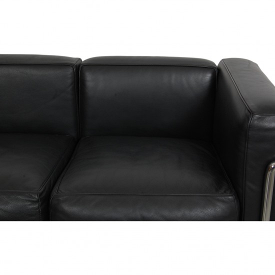 Le Corbusier LC2 3.seater sofa in black leather