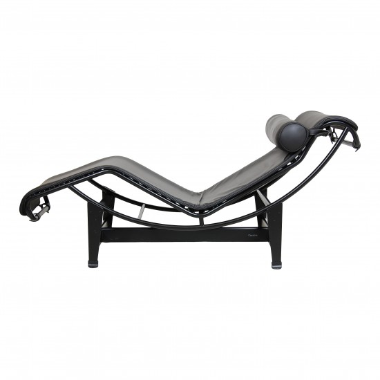 Le Corbusier LC-4 lænestol i sort læder Le Corbusier LC-4 lænestol i sort læder
