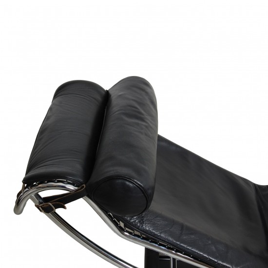Le Corbusier LC-4 lounge chair in black leather