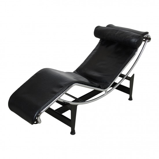 Le Corbusier LC-4 lounge chair in black leather