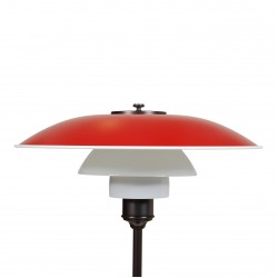 Poul Henningsen Ny PH-3,5/2,5 Bordlampe i bruneret messing og rød top skærm Poul Henningsen Ny PH-3,5/2,5 Bordlampe i bruneret messing og rød top skærm