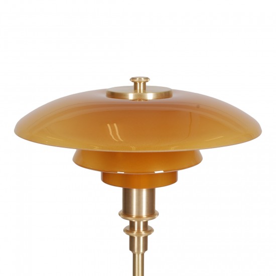 Poul Henningsen Ny 2/1 Limited Edition bordlampe i messing og rav farvede opal glas