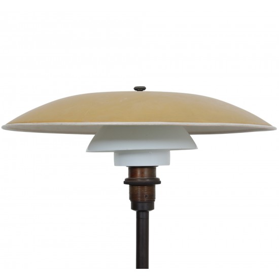 Poul Henningsen 4½ / 2½ table lamp with a yellow shade