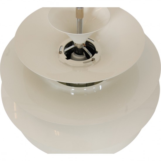 Poul Henningsen white Snowball lamp