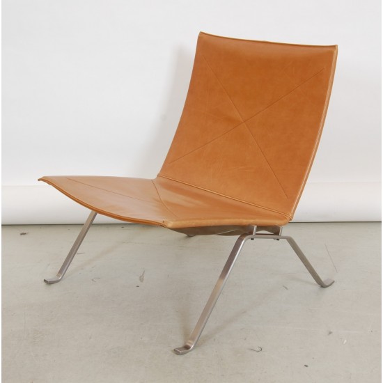 Poul Kjærholm PK-22 lounge chair in patinated elegance leather