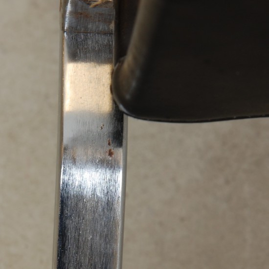 Poul Kjærholm PK-22 lænestol i patineret sort læder