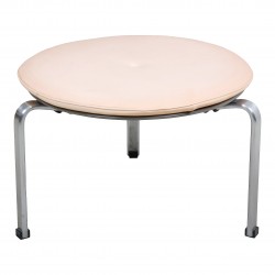 Poul Kjærholm nypolstret skammel, model PK 33 i naturlæder Poul Kjærholm nypolstret skammel, model PK 33 i naturlæder