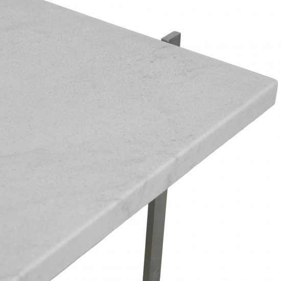 Poul Kjærholm PK-61 coffeetable of white marble