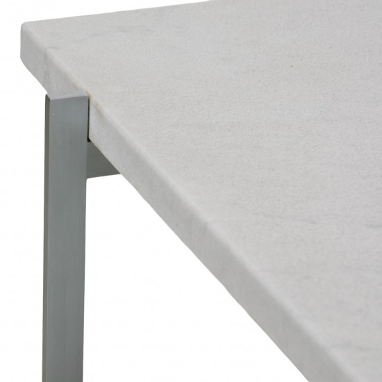 Poul Kjærholm PK-61 coffeetable of white marble with a small chip