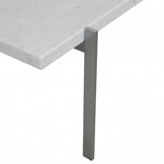 Poul Kjærholm PK-61 coffeetable of white marble with a small chip