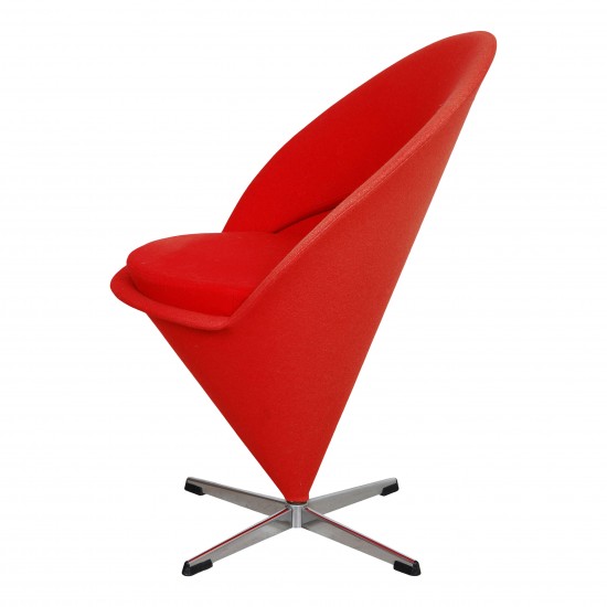 Verner Panton Cone Chair / Kræmmerhusstolen, fuldpolstret med rødt stof