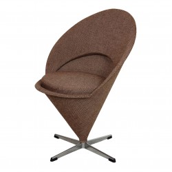 Verner Panton Cone Chair / Kræmmerhusstolen, fuldpolstret med brunt stof Verner Panton Cone Chair / Kræmmerhusstolen, fuldpolstret med brunt stof