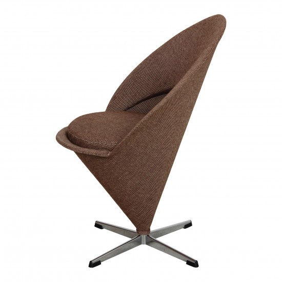 Verner Panton Cone Chair / Kræmmerhusstolen, fuldpolstret med brunt stof