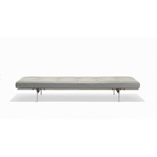 Poul Kjærholm 1929-1980. PK-80. Daybed med stel af satin børstet rustfrit stål og polstring med canvas. Poul Kjærholm 1929-1980. PK-80. Daybed med stel af satin børstet rustfrit stål og polstring med canvas.