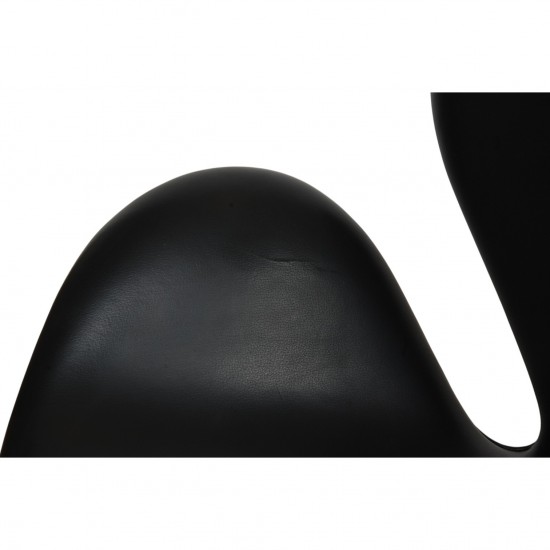 Arne Jacobsen Swan chair in original black Aura leather