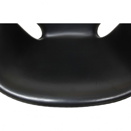 Arne Jacobsen Swan chair in original black Aura leather