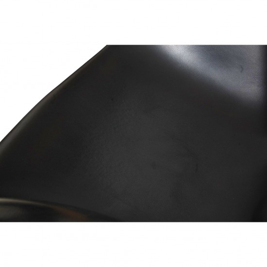 Arne Jacobsen Swan chair in original black Aura leather