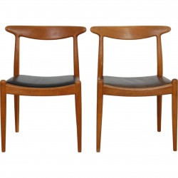 Set of two Hans Wegner W1 chairs of oak 