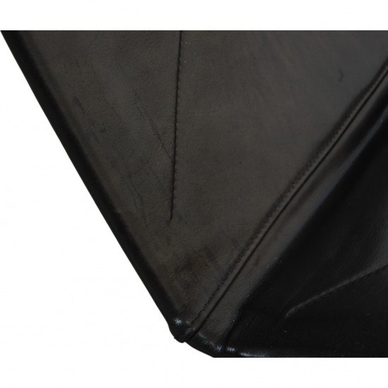 Poul Kjærholm PK-22 chair in black grace leather
