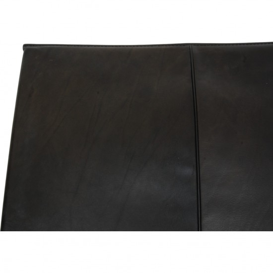 Poul Kjærholm PK-22 chair in black grace leather