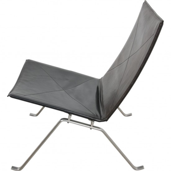 Poul Kjærholm PK-22 chair in black grace leather