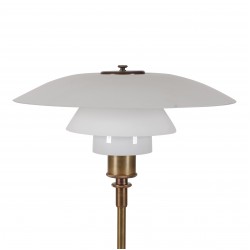 Poul Henningsen PH 4/3 bordlampe med stel af bruneret messing Poul Henningsen PH 4/3 bordlampe med stel af bruneret messing
