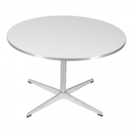 Arne Jacobsen sofabord med hvid laminat med metal kant Ø: 75 cm Arne Jacobsen sofabord med hvid laminat med metal kant Ø: 75 cm