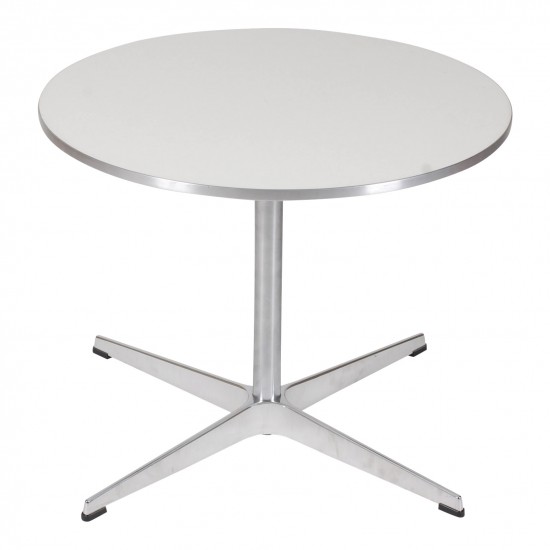 Arne Jacobsen sofabord med hvid laminat med metal kant Ø: 60 cm Arne Jacobsen sofabord med hvid laminat med metal kant Ø: 60 cm